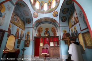 Interno della chiesa, Shenakho, Tusheti, Georgia. Autore e Copyright Marco Ramerini