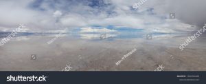 Riflessi sul Salar de Uyuni allagato, Bolivia. Autore e Copyright Marco Ramerini